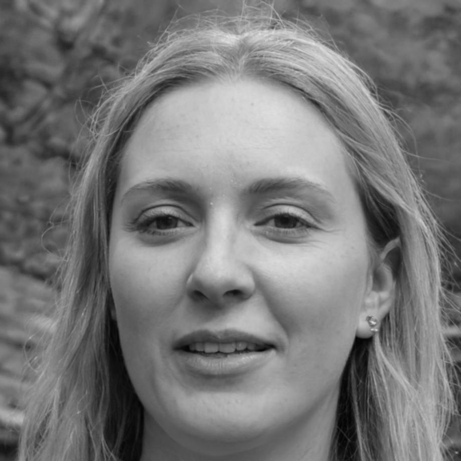 Dr. Alina Westbrook, Chief Financial Analyst at Lasterina